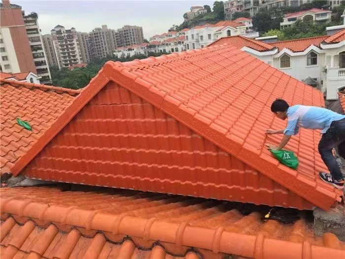 使用優(yōu)質(zhì)的貴陽合成樹脂瓦，12級(jí)的臺(tái)風(fēng)“暹芭”來襲，也吹不走！